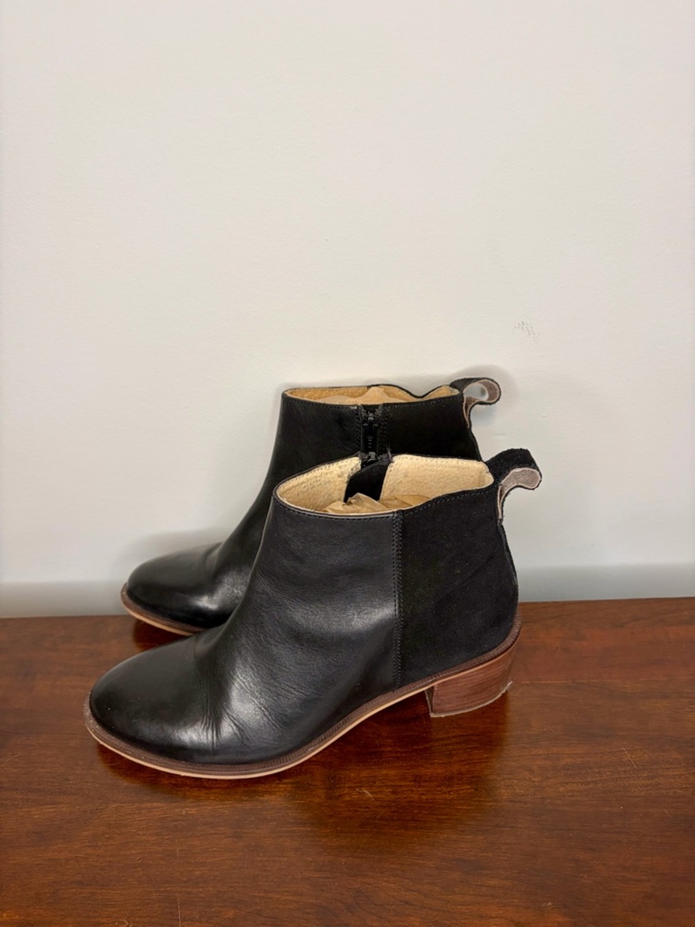 Elegant Black Leather Women's Ankle Boots - Picture 3 of 7